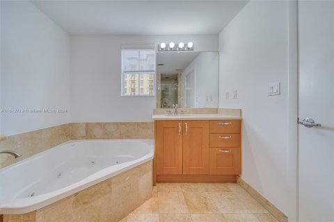 Condo in Coral Gables, Florida, 2 bedrooms  № 1234843 - photo 15