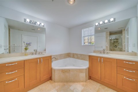 Condo in Coral Gables, Florida, 2 bedrooms  № 1234843 - photo 14