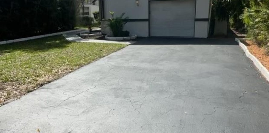 House in Coral Springs, Florida 3 bedrooms, 157.38 sq.m. № 1068113
