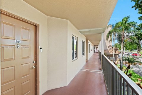 Condo in Pembroke Pines, Florida, 2 bedrooms  № 1358950 - photo 5