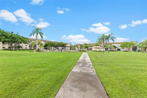 Condo in Pembroke Pines, Florida, 2 bedrooms  № 1358950 - photo 28