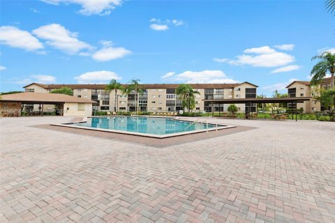 Condo in Pembroke Pines, Florida, 2 bedrooms  № 1358950 - photo 25