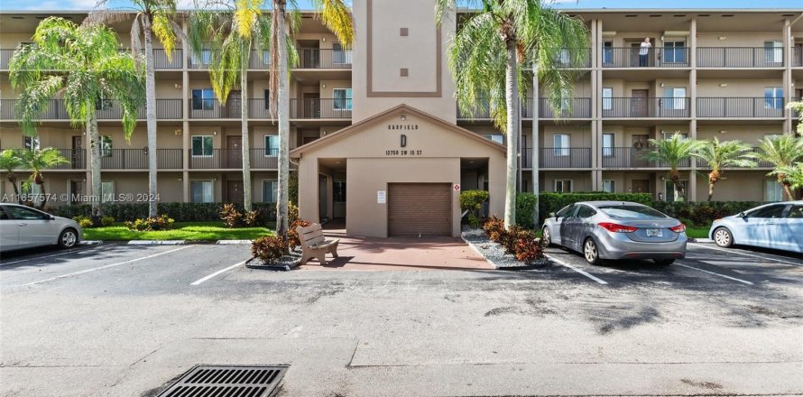 Condo in Pembroke Pines, Florida, 2 bedrooms  № 1358950