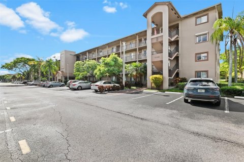 Condo in Pembroke Pines, Florida, 2 bedrooms  № 1358950 - photo 3