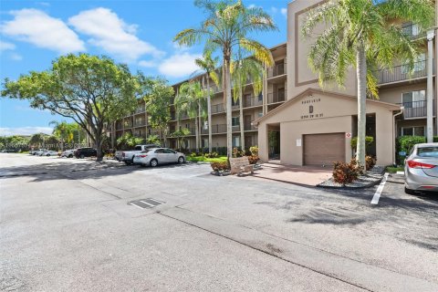 Condo in Pembroke Pines, Florida, 2 bedrooms  № 1358950 - photo 2