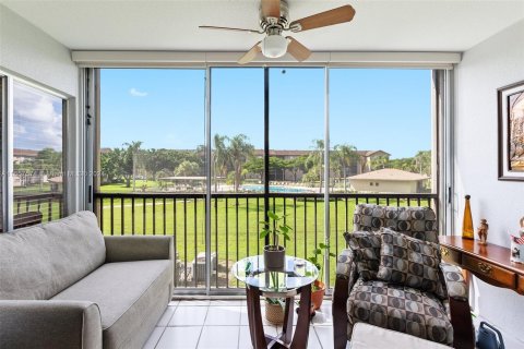 Condo in Pembroke Pines, Florida, 2 bedrooms  № 1358950 - photo 13