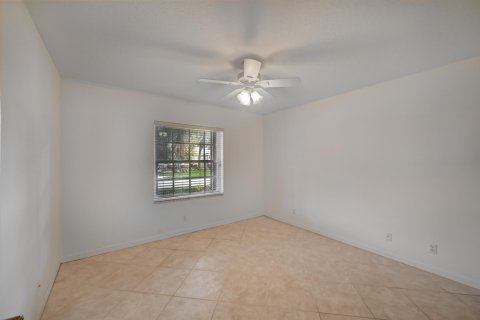 House in Delray Beach, Florida 3 bedrooms, 181.35 sq.m. № 1075950 - photo 17