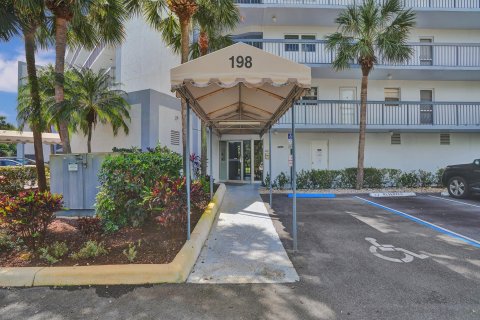 Copropriété à vendre à Boca Raton, Floride: 2 chambres, 122.26 m2 № 1075667 - photo 2