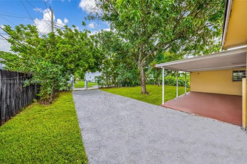 Casa en venta en Hollywood, Florida, 5 dormitorios, 191.75 m2 № 1417091 - foto 28