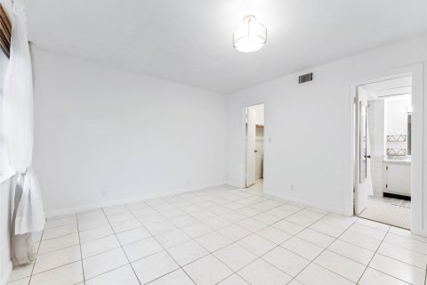 Condominio en venta en Wilton Manors, Florida, 1 dormitorio, 69.68 m2 № 1060243 - foto 15