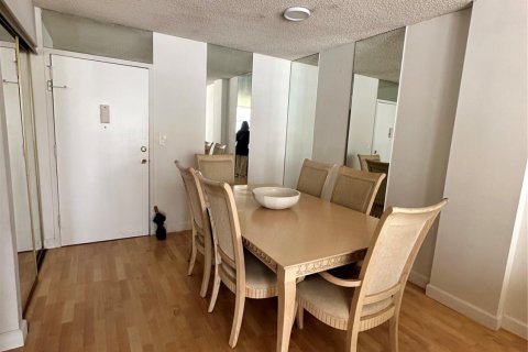 Condo in Hallandale Beach, Florida, 1 bedroom  № 1060242 - photo 15