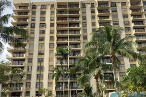 Купить кондоминиум в Норт-Майами, Флорида 2 спальни, 117.06м2, № 1044852 - фото 1