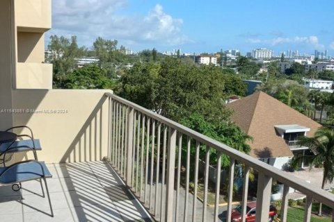 Купить кондоминиум в Норт-Майами, Флорида 2 спальни, 117.06м2, № 1044852 - фото 16