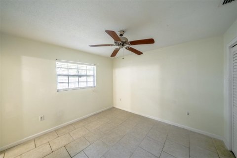 House in Sarasota, Florida 3 bedrooms, 115.94 sq.m. № 1384009 - photo 13