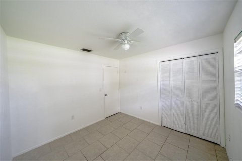 House in Sarasota, Florida 3 bedrooms, 115.94 sq.m. № 1384009 - photo 25