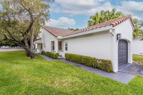 Villa ou maison à vendre à Aventura, Floride: 3 chambres, 139.82 m2 № 1050387 - photo 4