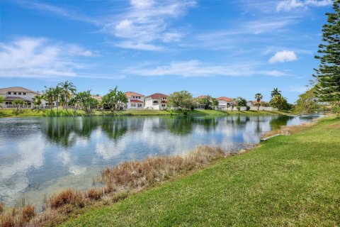 House in Margate, Florida 3 bedrooms, 203.46 sq.m. № 1161636 - photo 14