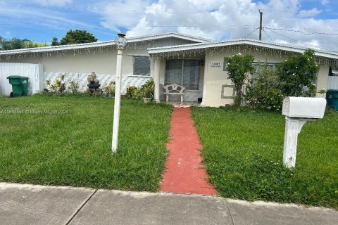 Villa ou maison à vendre à Miami, Floride: 3 chambres, 164.16 m2 № 1390065 - photo 1