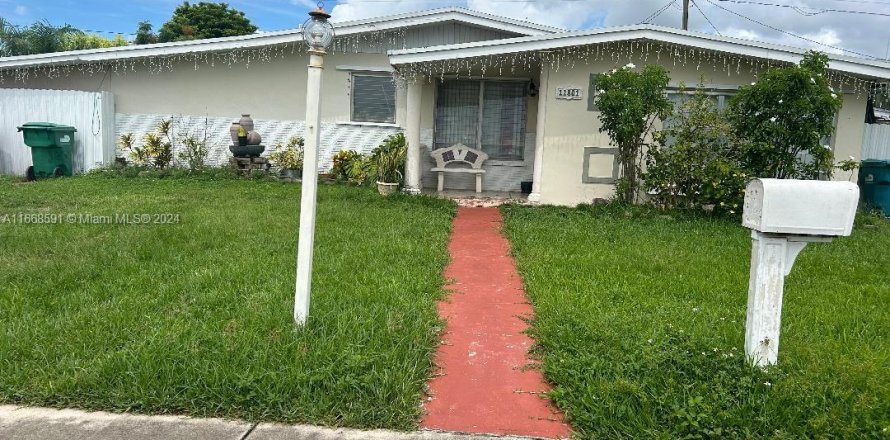 House in Miami, Florida 3 bedrooms, 164.16 sq.m. № 1390065