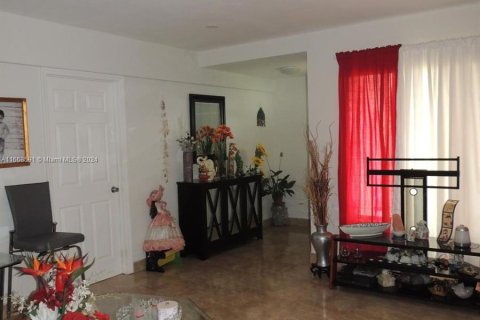 House in Miami, Florida 3 bedrooms, 164.16 sq.m. № 1390065 - photo 4