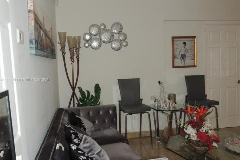 Casa en venta en Miami, Florida, 3 dormitorios, 164.16 m2 № 1390065 - foto 8