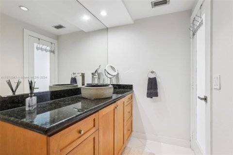 Condo in Fort Lauderdale, Florida, 2 bedrooms  № 1390061 - photo 20