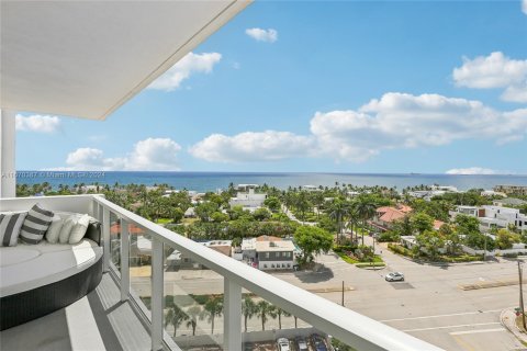 Condo in Fort Lauderdale, Florida, 2 bedrooms  № 1390061 - photo 1