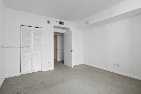 Condominio en venta en Miami, Florida, 1 dormitorio, 78.6 m2 № 1074191 - foto 16