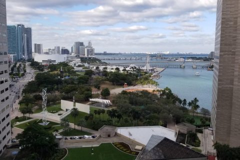 Condo in Miami, Florida, 1 bedroom  № 1074191 - photo 2