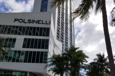 Condo in Miami, Florida, 1 bedroom  № 1074191 - photo 1