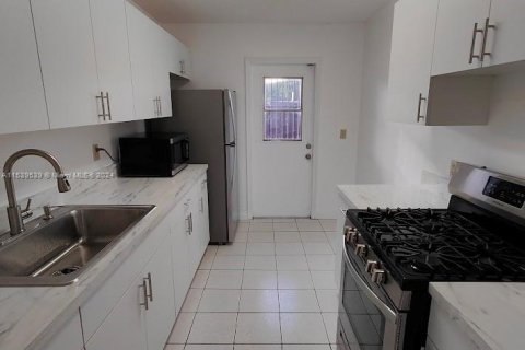 Townhouse in Miami Gardens, Florida 3 bedrooms, 104.05 sq.m. № 1031025 - photo 2