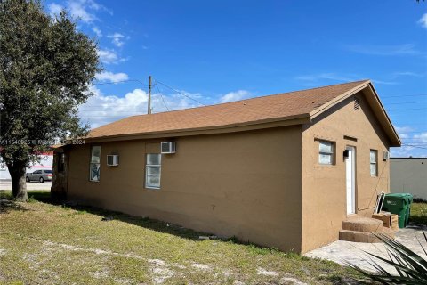 House in Riviera Beach, Florida 3 bedrooms, 100.89 sq.m. № 1031026 - photo 1