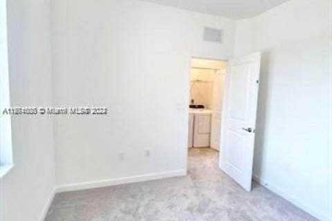 Adosado en alquiler en Miami, Florida, 3 dormitorios, 128.02 m2 № 1397709 - foto 28