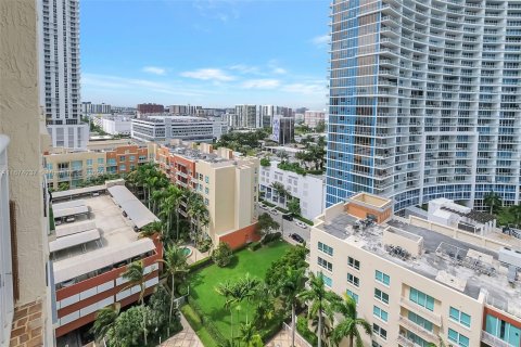 Condominio en alquiler en Miami, Florida, 2 dormitorios, 91.42 m2 № 1397603 - foto 7