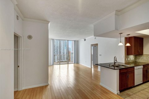 Condominio en alquiler en Miami, Florida, 2 dormitorios, 91.42 m2 № 1397603 - foto 1