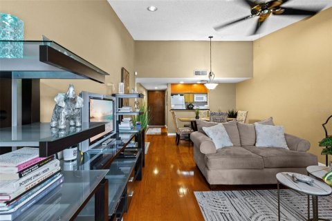 Condo in Tampa, Florida, 1 bedroom  № 1391444 - photo 10