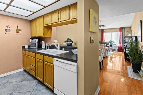 Condo in Tampa, Florida, 1 bedroom  № 1391444 - photo 15