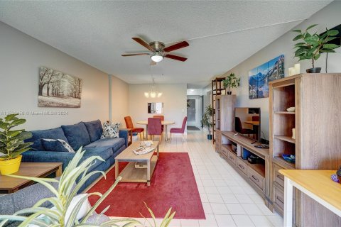 Condominio en venta en Dania Beach, Florida, 1 dormitorio, 74.32 m2 № 1033192 - foto 2