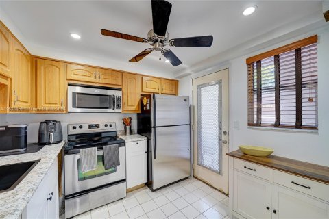 Condominio en venta en Dania Beach, Florida, 1 dormitorio, 74.32 m2 № 1033192 - foto 10