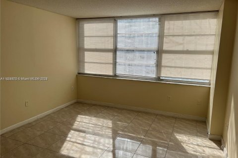 Condo in Aventura, Florida, 1 bedroom  № 1072004 - photo 3