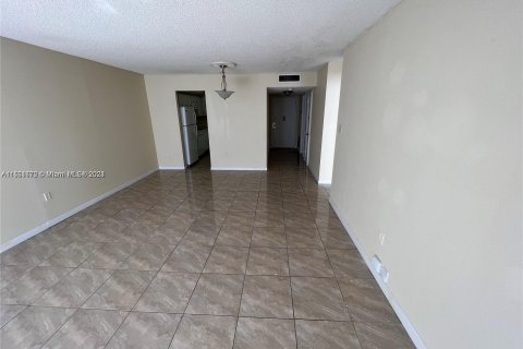 Condo in Aventura, Florida, 1 bedroom  № 1072004 - photo 7