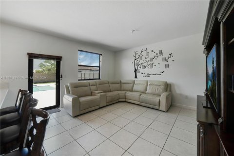 House in Miami, Florida 4 bedrooms, 252.69 sq.m. № 1235785 - photo 19