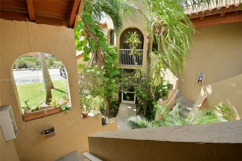 Condo in Pembroke Pines, Florida, 1 bedroom  № 1033602 - photo 5