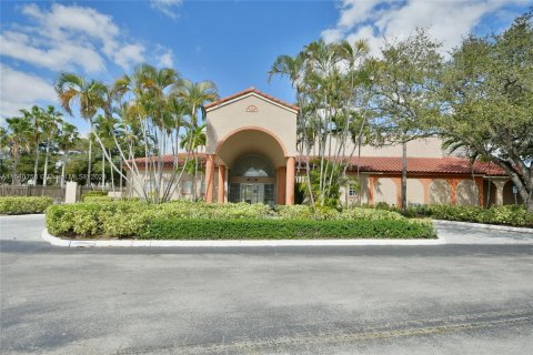 Condo in Pembroke Pines, Florida, 1 bedroom  № 1033602 - photo 16