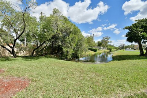 Condo in Pembroke Pines, Florida, 1 bedroom  № 1033602 - photo 20