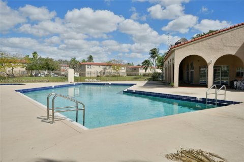 Condo in Pembroke Pines, Florida, 1 bedroom  № 1033602 - photo 17