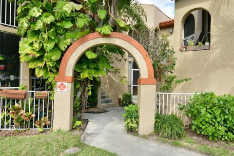 Condo in Pembroke Pines, Florida, 1 bedroom  № 1033602 - photo 4