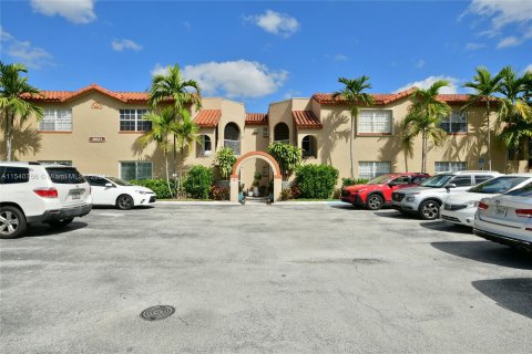 Condo in Pembroke Pines, Florida, 1 bedroom  № 1033602 - photo 3