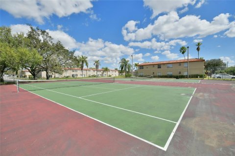 Condo in Pembroke Pines, Florida, 1 bedroom  № 1033602 - photo 19