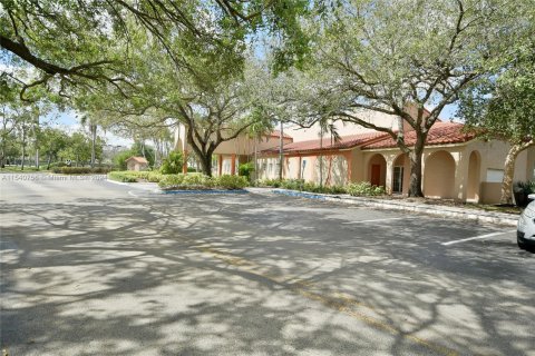 Condo in Pembroke Pines, Florida, 1 bedroom  № 1033602 - photo 15